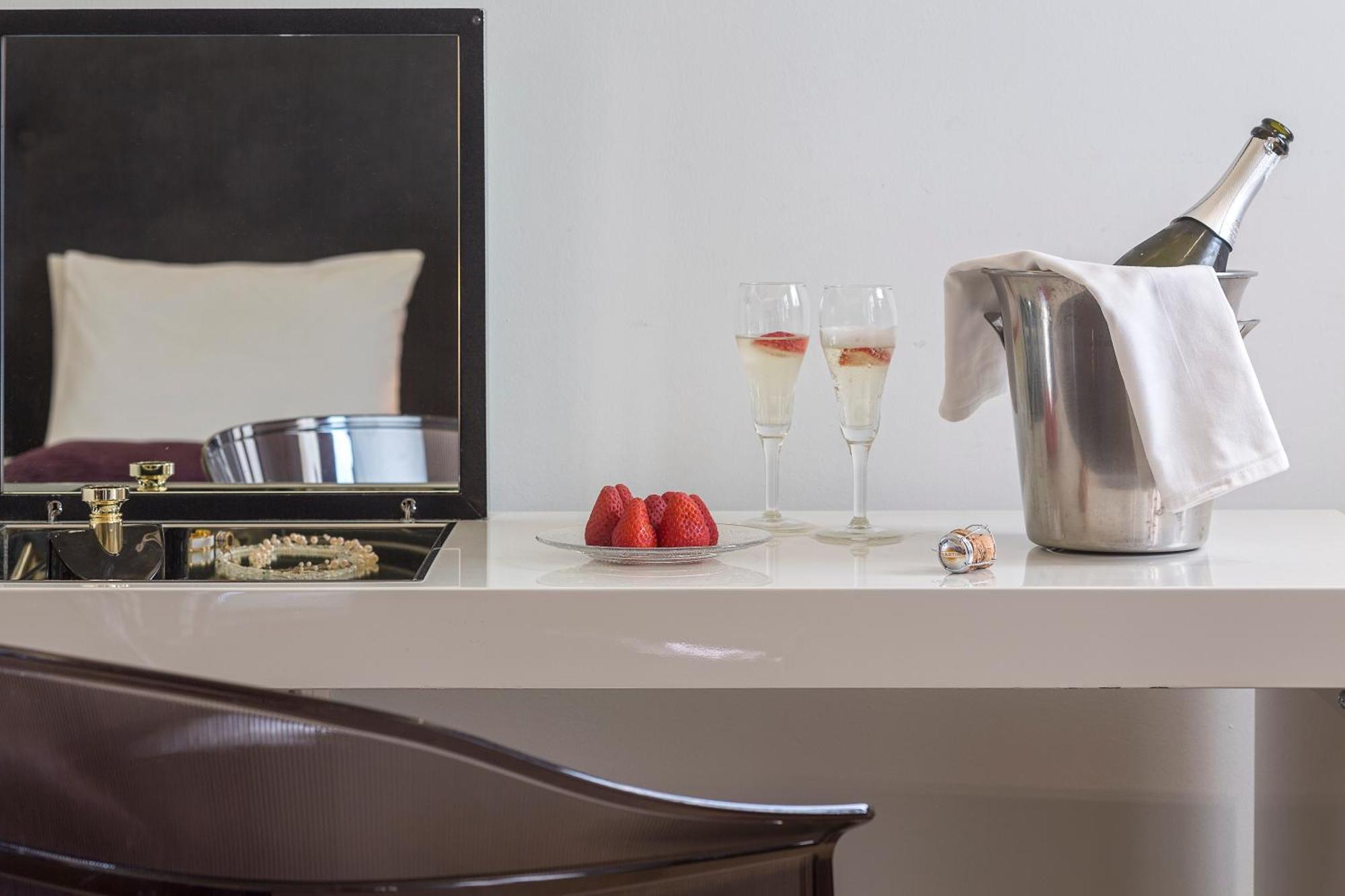 Executive Suite with King Size Bed,1604767260:JPEG